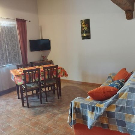 Agriturismo Le Cascine Кастель-ди-Тора Экстерьер фото