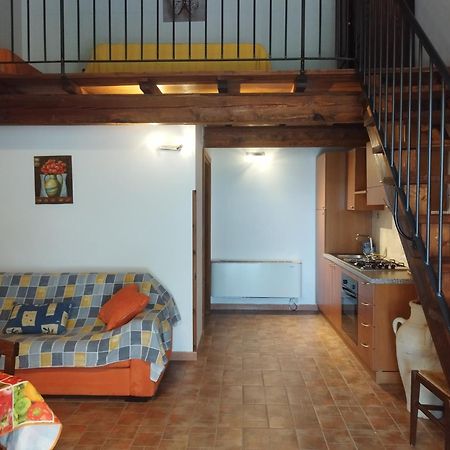 Agriturismo Le Cascine Кастель-ди-Тора Экстерьер фото
