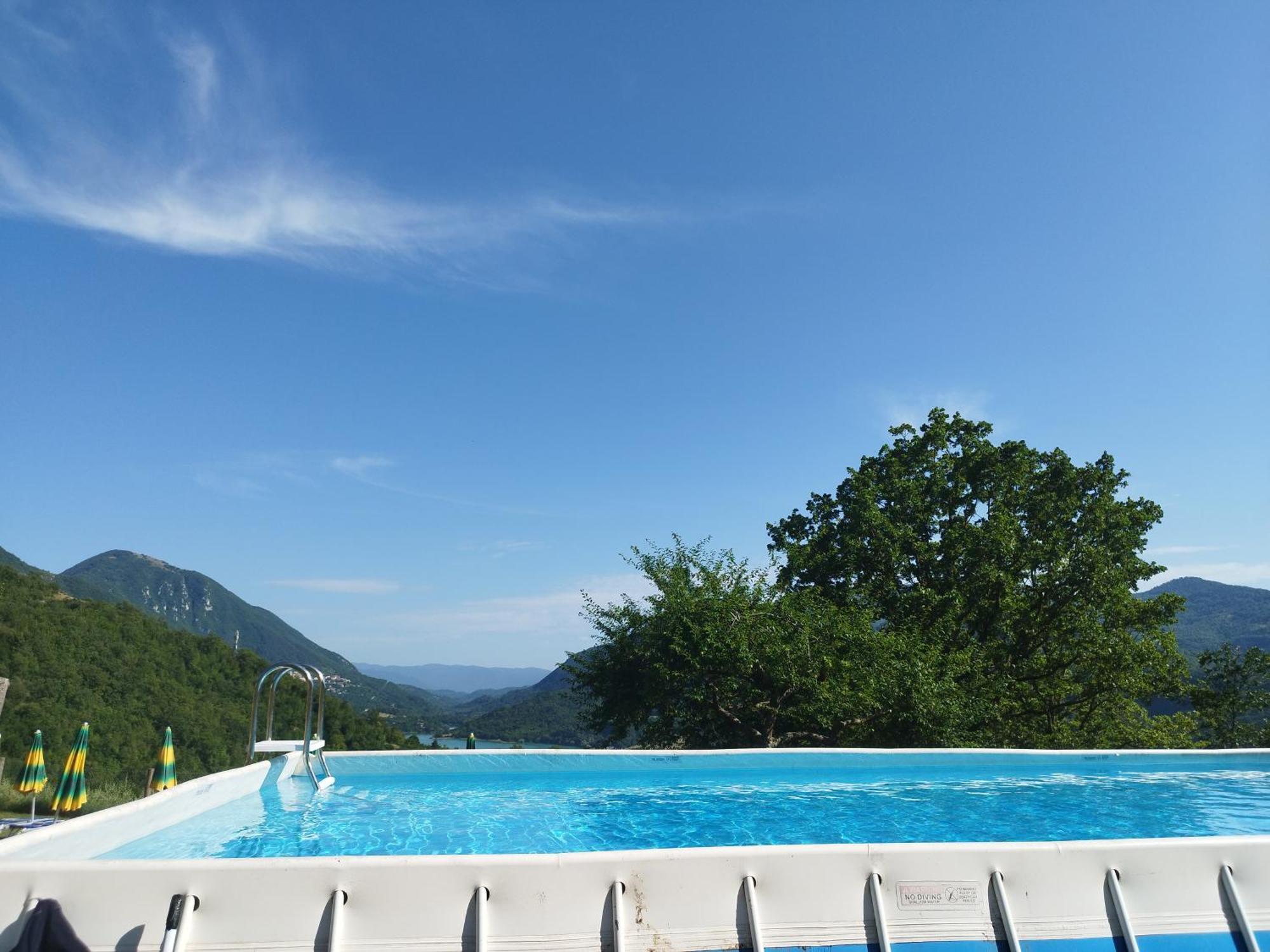 Agriturismo Le Cascine Кастель-ди-Тора Экстерьер фото