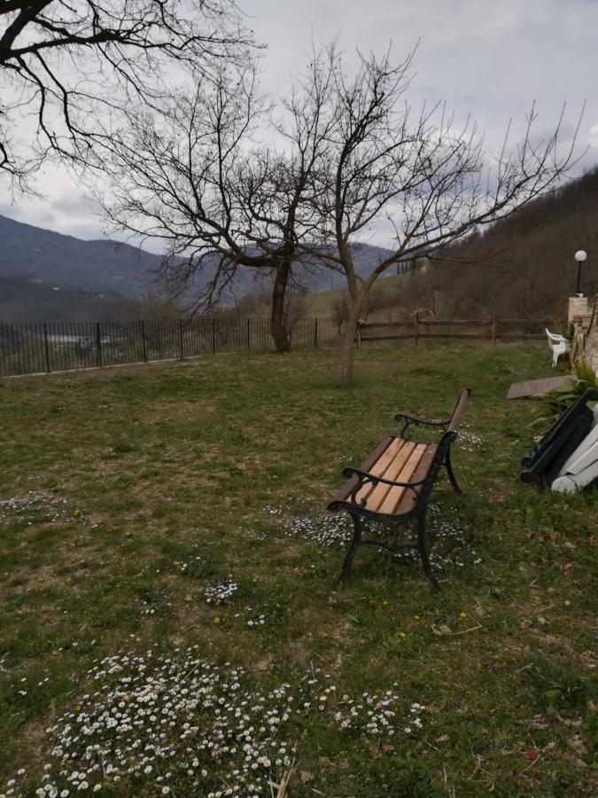 Agriturismo Le Cascine Кастель-ди-Тора Экстерьер фото